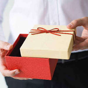 percetakan bandung, percetakan di bandung, cetak buku bandung, cetak brosur bandung, percetakan online bandung, percetakan murah bandung, cetak kalender bandung. Dus Hampers Bandung dengan Desain Cantik dan Harga Terjangkau