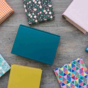 percetakan bandung, percetakan di bandung, cetak buku bandung, cetak brosur bandung, percetakan online bandung, percetakan murah bandung, cetak kalender bandung. Buat Hardbox Souvenir Bandung Solusi Eksklusif untuk Kebutuhan Packaging Anda