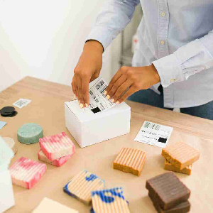 percetakan bandung, percetakan di bandung, cetak buku bandung, cetak brosur bandung, percetakan online bandung, percetakan murah bandung, cetak kalender bandung. Custom Packaging Bandung Solusi Kemasan Eksklusif untuk Bisnis yang Ingin Tampil Beda