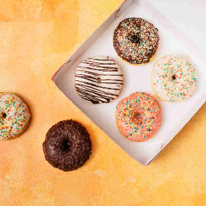 percetakan bandung, percetakan di bandung, cetak buku bandung, cetak brosur bandung, percetakan online bandung, percetakan murah bandung, cetak kalender bandung. Cetak Dus Donat Bandung Solusi Kemasan Profesional untuk UMKM Kuliner