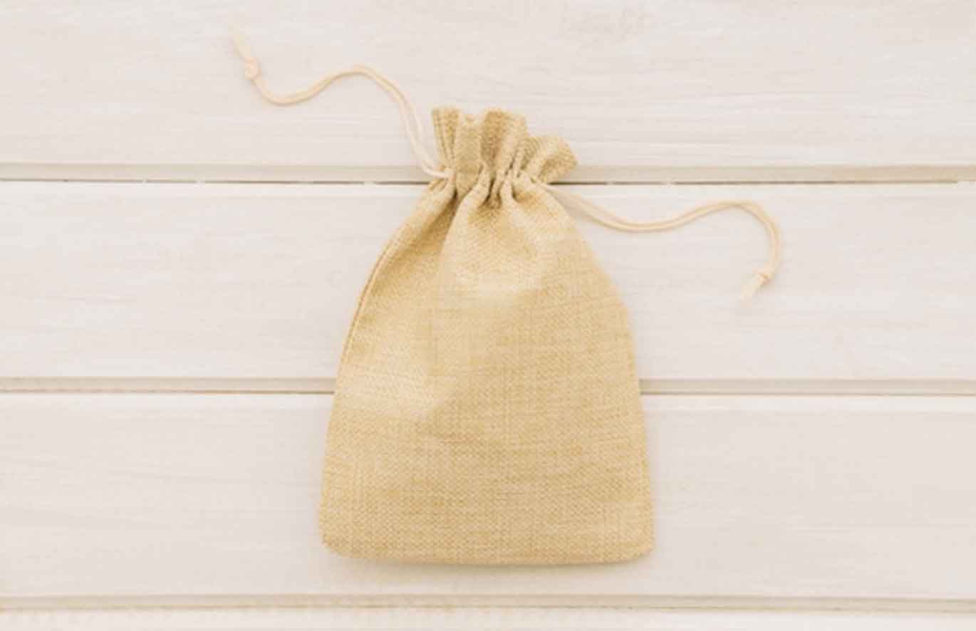 percetakan bandung Kreasi Unik Custom Pouch Bandung untuk Beragam Jenis Produk Bukan hanya bisa dijadikan sebagai kemasan hadiah, custom pouch Bandung bisa dijadikan sebagai kemasan suatu produk yang menarik.