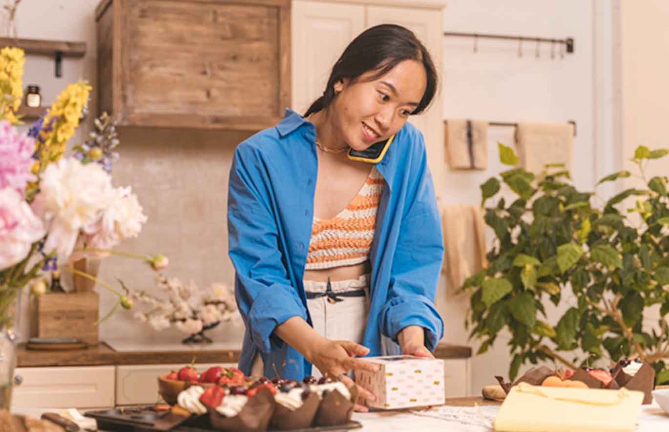 percetakan bandung 8 Tips Pilih Desain Cetak Kardus Makanan Terbaik, Jangan Sampai Salah! Apabila Anda hendak memilih desain cetak kardus makanan maka sebaiknya jangan sampai salah dalam memilihnya. Terlebih lagi keberadaan dari kardus ini mempunyai peran yang cukup penting.