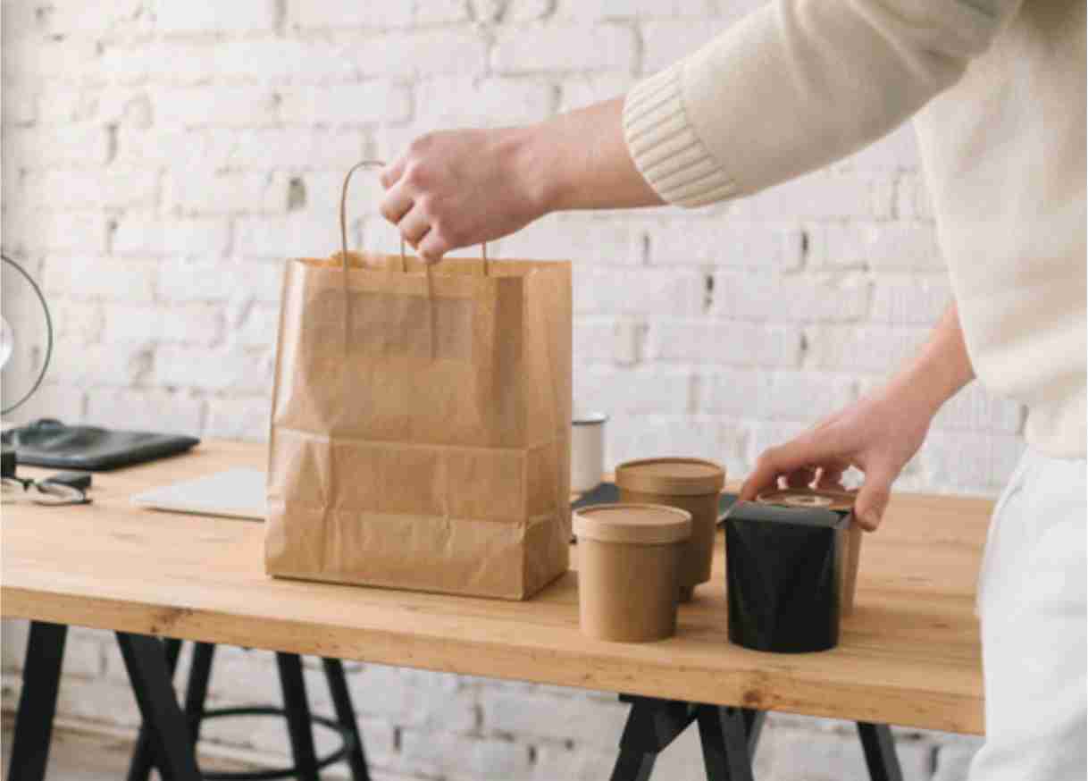 percetakan bandung Kalian Perlu Tahu Ini Sebelum Pesan Dus Kemasan Makanan! Kalian yang bergerak di bidang food and beverages pasti tidak lepas dari proses pesan dus kemasan makanan. Dan kalian tentu saja memiliki ide kemasan seperti apa yang kalian mau.
