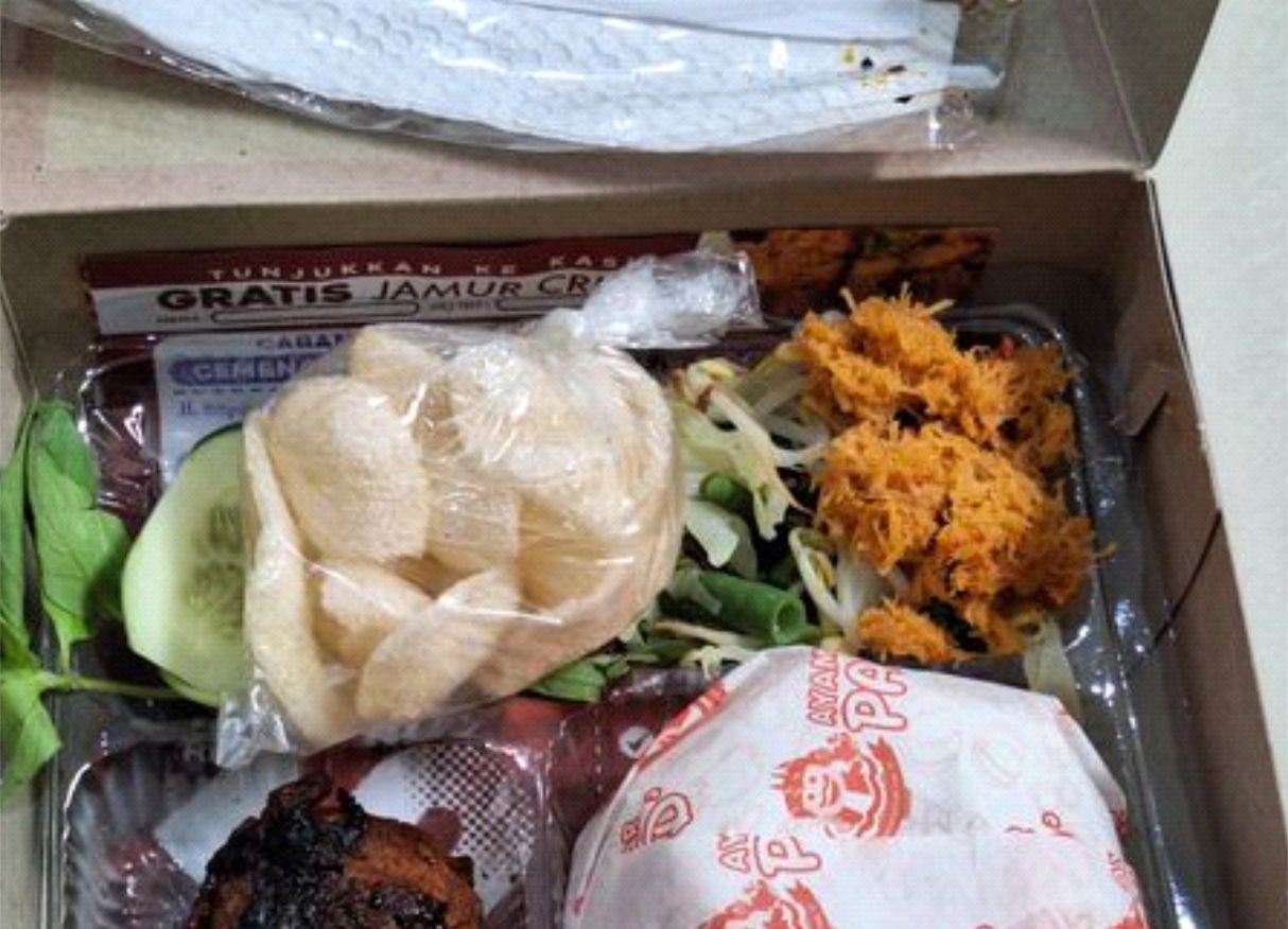 percetakan bandung Pentingnya Cetak Dus Nasi Box agar Menarik! Cetak dus nasi box yang menarik sangat disarankan untuk menarik lebih banyak konsumen. Terlebih beberapa perayaan di Indonesia selalu menggunakan nasi box sebagai simbol perayaannya.