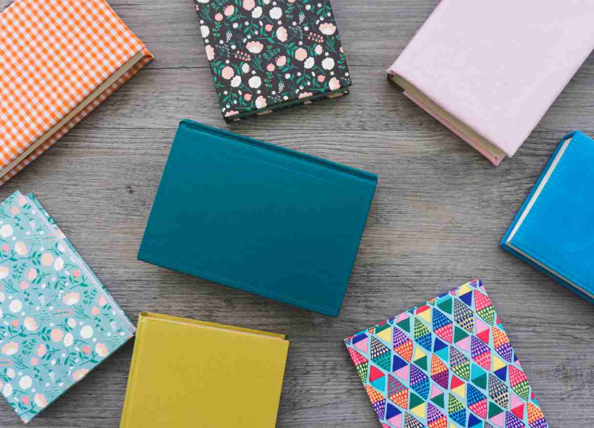 percetakan bandung Buat Hardbox Souvenir Bandung Solusi Eksklusif untuk Kebutuhan Packaging Anda Jika Anda sedang mencari tempat buat hardbox souvenir Bandung, artikel ini akan membantu Anda memahami mengapa hardbox menjadi pilihan kemasan terbaik dan bagaimana menemukan vendor terbaik di Bandung