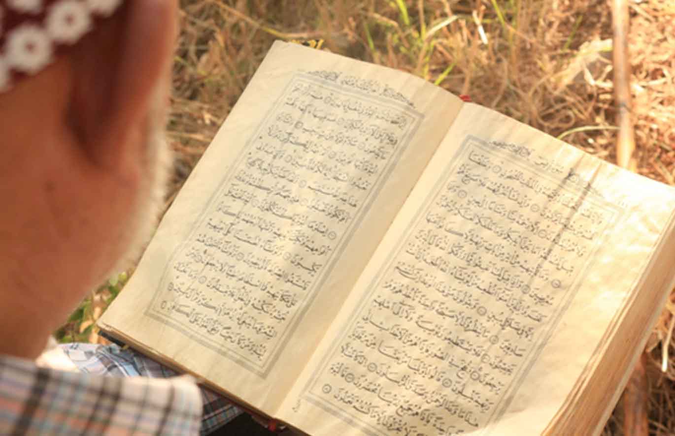 Proses bikin buku Yasin Bandung tidak sesederhana yang orang bayangkan. Ada berbagai tahapan yang harus dilewati untuk mendapatkan hasil cetak berupa buku.