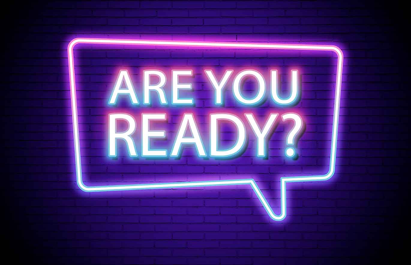 Apakah pernah melihat neon sign di suatu tempat? Biasanya media tersebut bisa ditemui di sebuah tempat makan, tempat untuk belanja, dan di tempat hiburan yang lainnya.