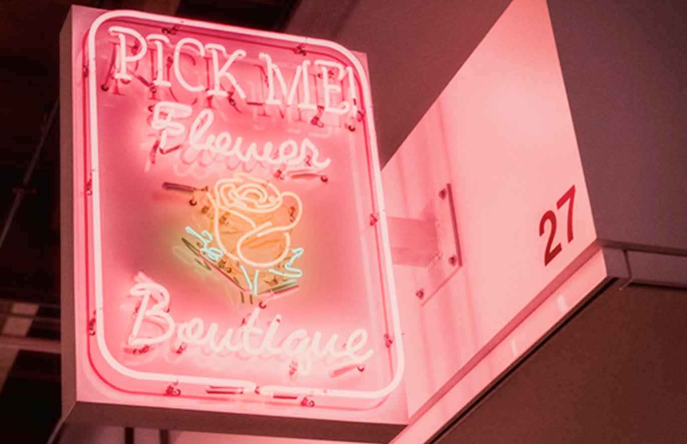 Tidak perlu diragukan lagi, upaya branding dan promosi visual dengan neon box akrilik Bandung terbilang sangat efektif. Selain mampu menarik perhatian.