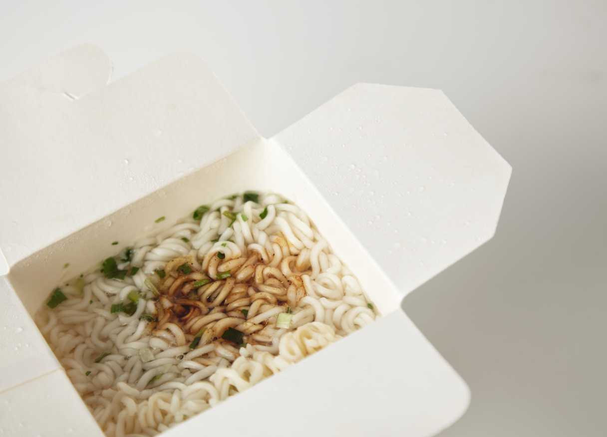 Saat ini, penting bagi para pebisnis untuk melakukan inovasi agar produk makanan menjadi semakin laris, salah satunya adalah dengan memanfaatkan teknologi cetak kardus nasi box.