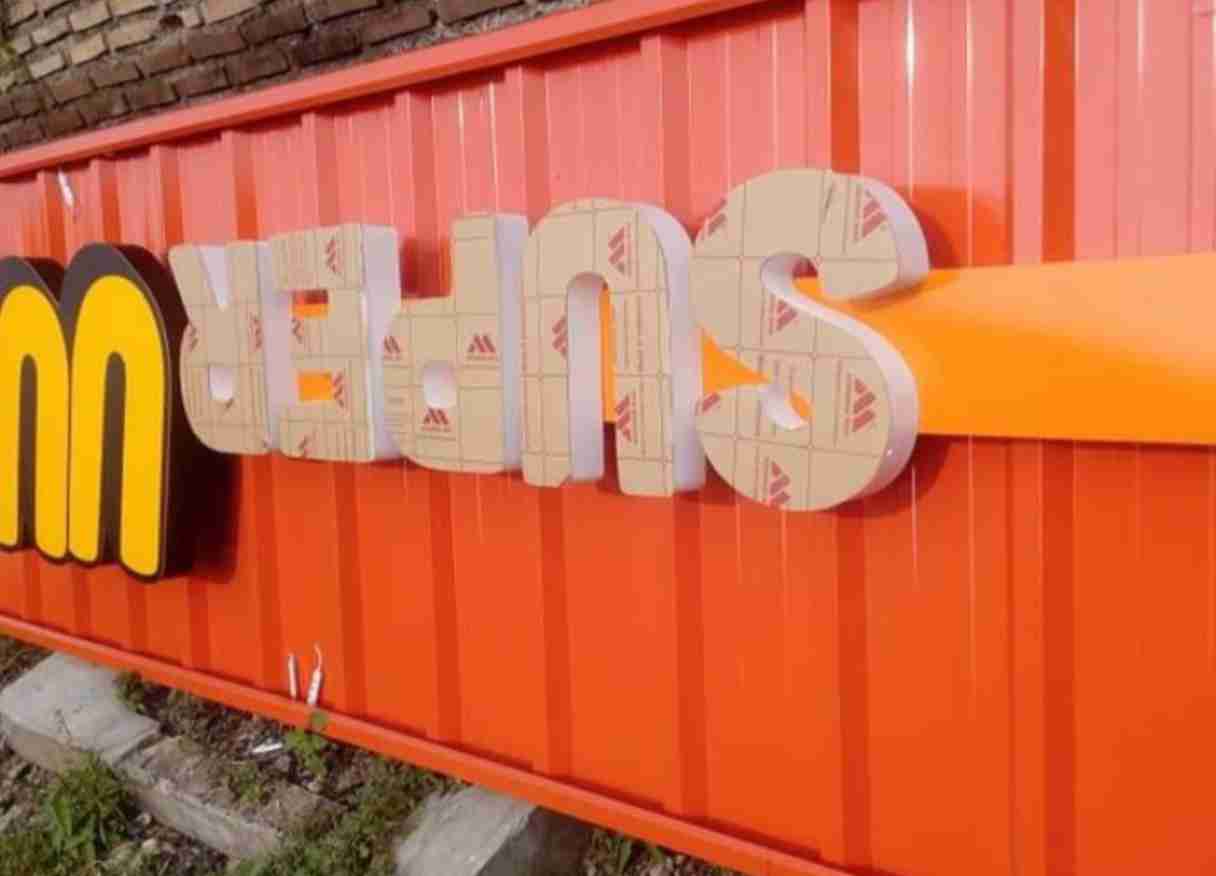 Huruf timbul atau 3D lettering semakin populer di berbagai sektor, seperti toko, restoran, kantor, hingga pusat perbelanjaan, sehingga pentingnya mencari pembuat huruf timbul terdekat. Penggunaan material berkualitas