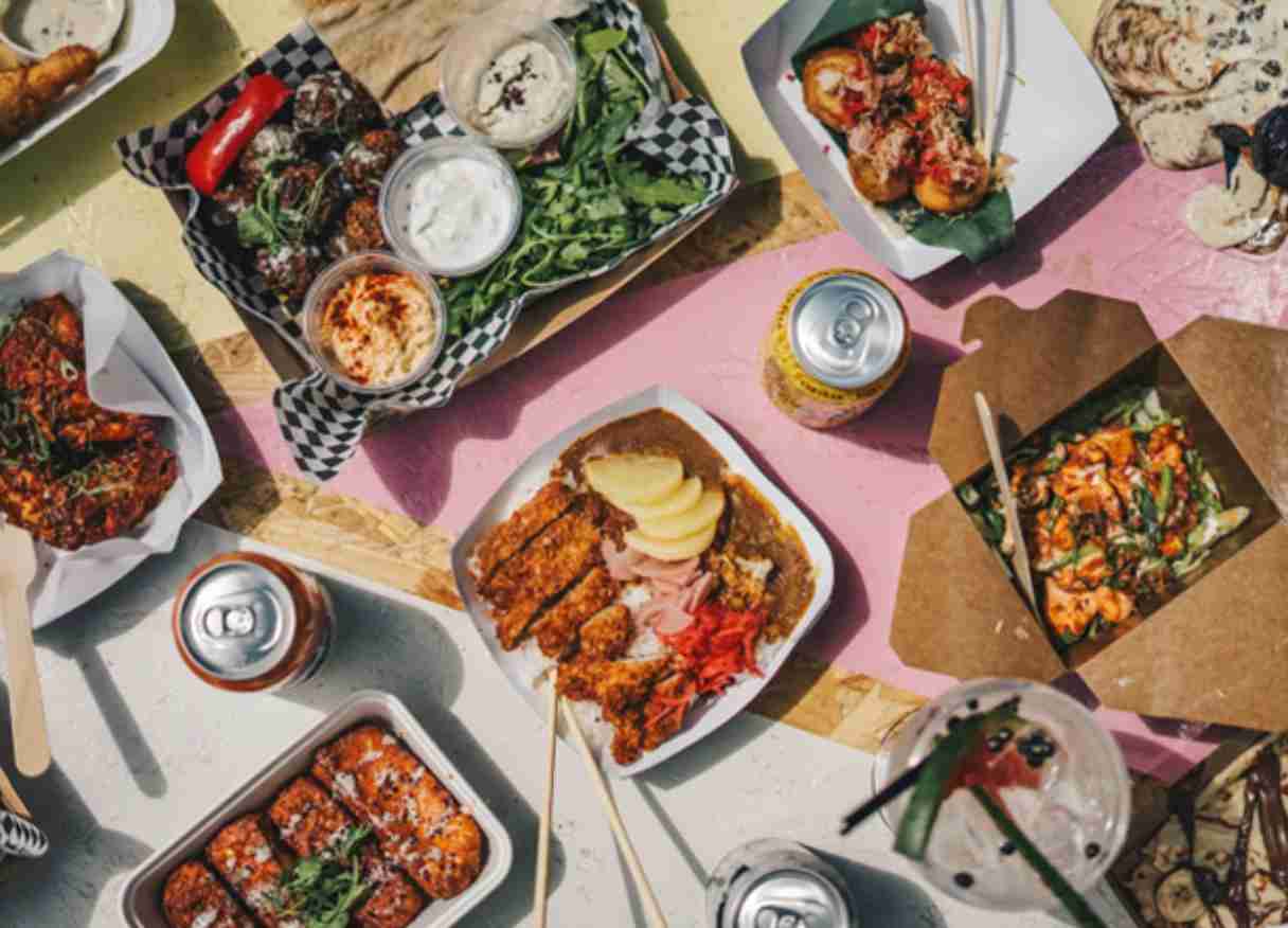 Saat ini industri kuliner atau bahkan catering terus berkembang pesat, hal inilah yang membuat usaha percetakan box makanan juga harus selalu mengikuti tren dan desain