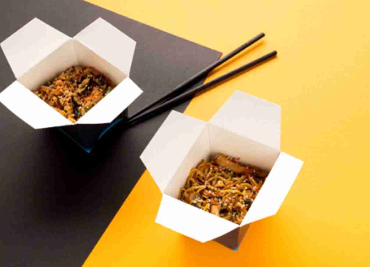 Jika Anda memiliki bisnis catering atau bisnis kuliner, Anda mungkin memerlukan percetakan box nasi sebagai kemasan. Kemasan makanan harus terbuat dari bahan yang aman dan berkualitas tinggi