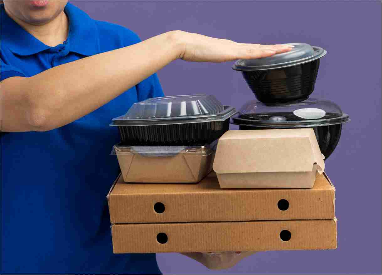 Buat Nasi kotak adalah paket makanan yang dikemas dalam kotak praktis dan sering digunakan untuk berbagai acara, seperti rapat, seminar, hajatan, hingga bisnis kuliner. Konsep ini menjadi 