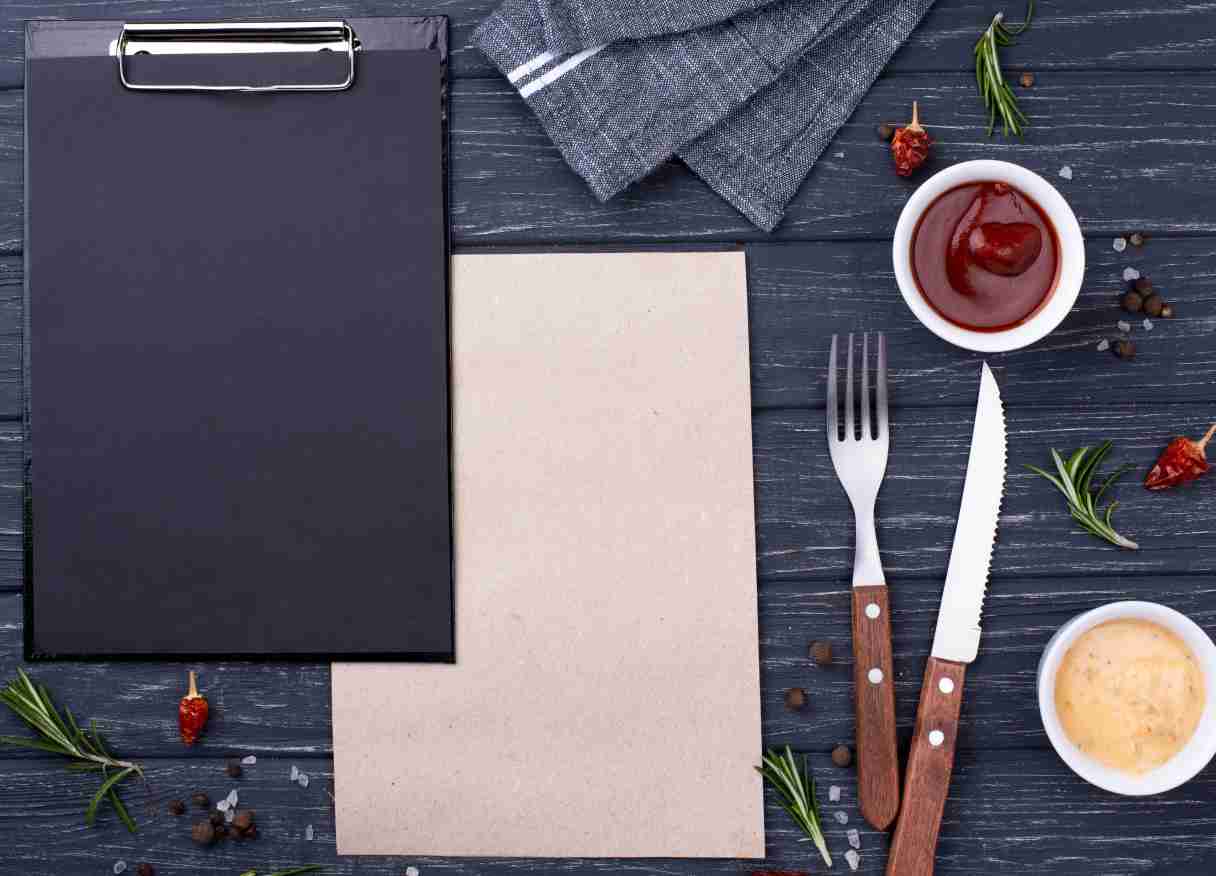 Salah satu elemen penting dalam menunjang eksistensi bisnis kuliner adalah buku menu. Buku menu bukan sekadar daftar makanan dan minuman, melainkan bagian dari identitas dan branding tempat makan. Tak heran jika jasa cetak buku menu Bandung kini semakin diminati