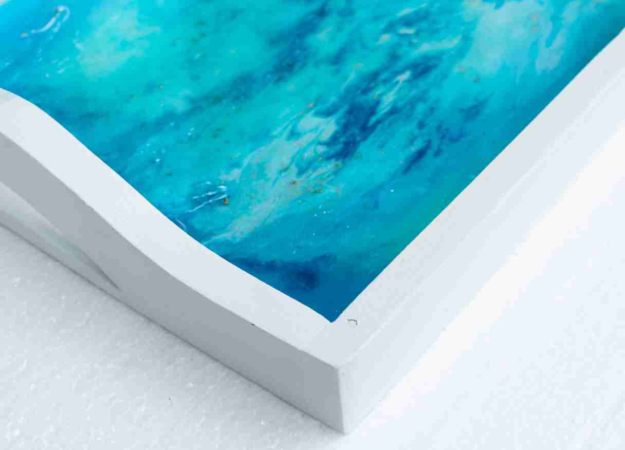 Keunggulan bahan ini yang ringan, kokoh, dan memiliki permukaan halus membuatnya menjadi pilihan utama untuk berbagai kebutuhan seperti display produk, dekorasi acara, hingga media promosi. Di Bandung, layanan print foam board Bandung hadir untuk menjawab kebutuhan 