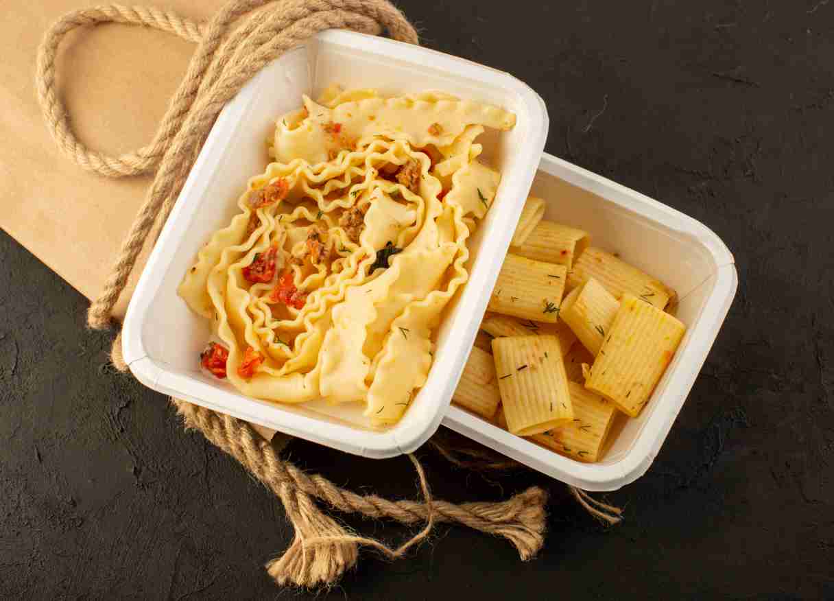 Rasanya gurih, kuahnya hangat, serta isian bakso, siomay, tahu, dan pangsit membuat cuanki menjadi favorit berbagai kalangan. Namun, seiring berkembangnya zaman, hadir inovasi baru berupa cuanki kemasan Bandung yang membuat jajanan ini lebih praktis