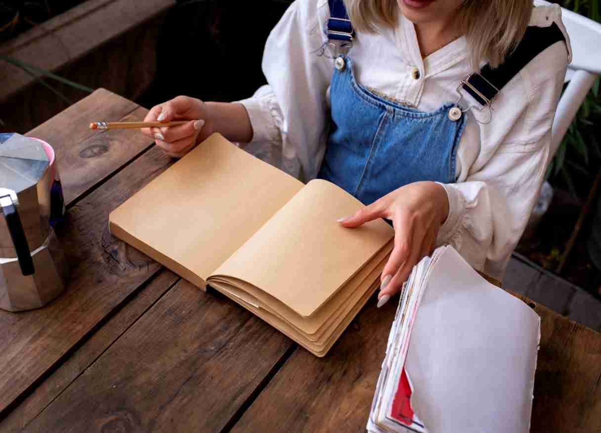 Bagi penulis atau calon penulis yang ingin menerbitkan karya mereka, layanan cetak buku novel Bandung menjadi pilihan tepat untuk mewujudkan impian memiliki buku cetak sendiri dengan kualitas tinggi