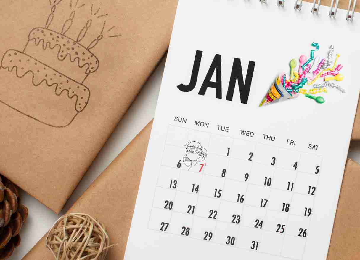 Bagi Anda yang berada di Jawa Barat, layanan cetak kalender dinding Bandung menjadi pilihan tepat untuk memadukan fungsi penunjuk waktu dengan strategi branding jangka panjang. Kalender bukan sekadar alat melihat tanggal, tetapi juga media visual yang setiap hari dilihat oleh pelanggan