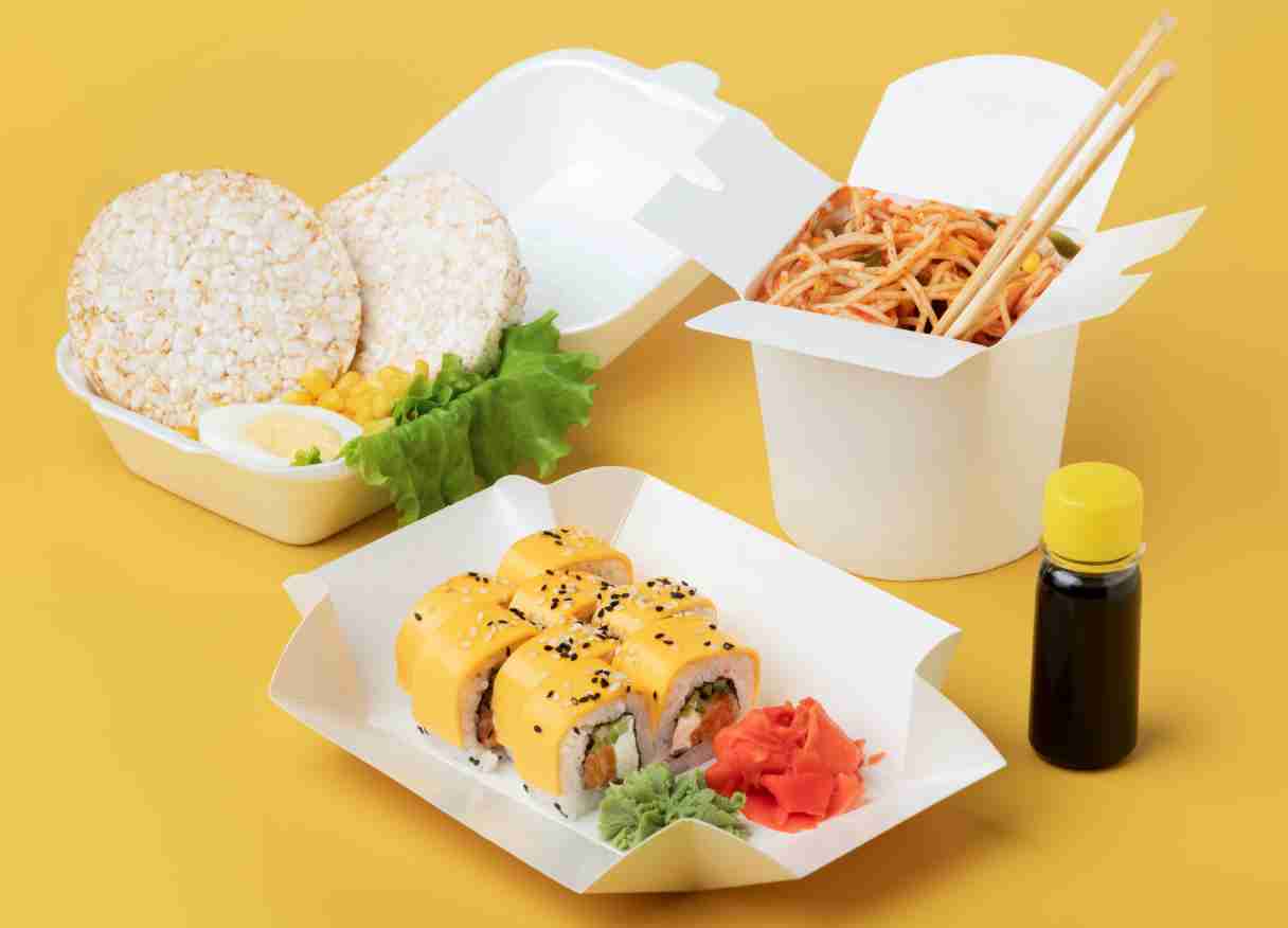 Dalam dunia kuliner dan bisnis makanan, kemasan makanan nasi box memiliki peran yang sangat penting. Bukan hanya sebagai pembungkus, kemasan nasi box juga berfungsi menjaga kualitas makanan, meningkatkan daya tarik visual