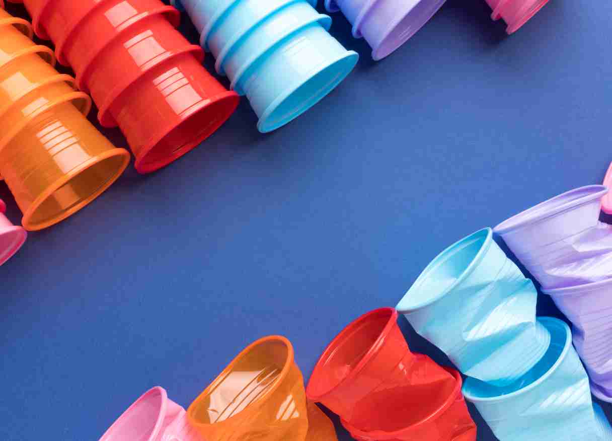 Dalam persaingan bisnis yang semakin ketat, kemasan bukan lagi sekadar pembungkus produk, melainkan bagian penting dari strategi branding. Inilah alasan mengapa layanan percetakan plastik kemasan di Bandung semakin dibutuhkan