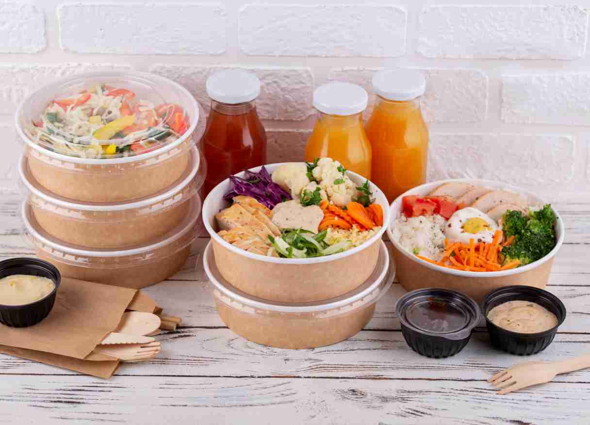 Kota Kembang juga memiliki beragam makanan kemasan khas Bandung yang praktis dibawa pulang sebagai oleh-oleh. Produk makanan dalam kemasan ini hadir dengan desain menarik, daya simpan lebih lama
