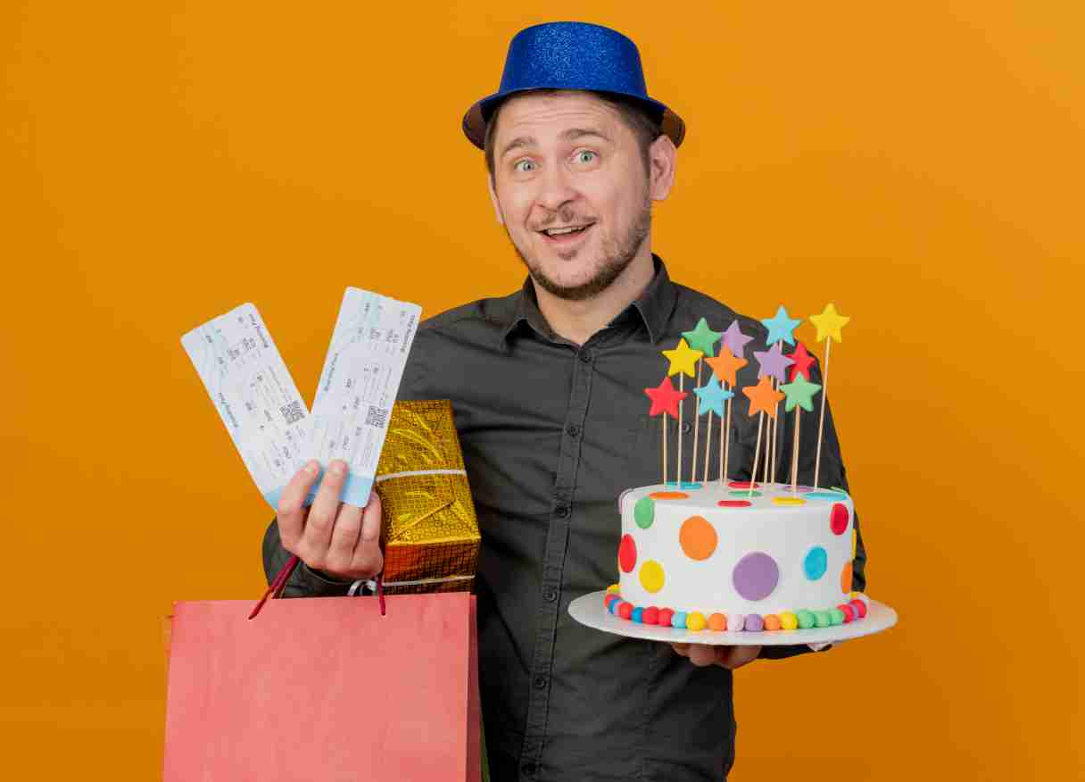 Merayakan ulang tahun tentu menjadi momen spesial yang ingin dibuat berkesan. Selain kue dan berbagai dekorasi, penggunaan media visual seperti standing birthday banner dapat menjadi pilihan tepat untuk mempercantik lokasi acara. Banner berdiri ini tidak hanya 